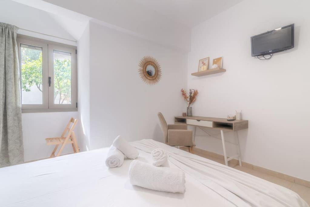 Citrea Stylish House With Garden Near