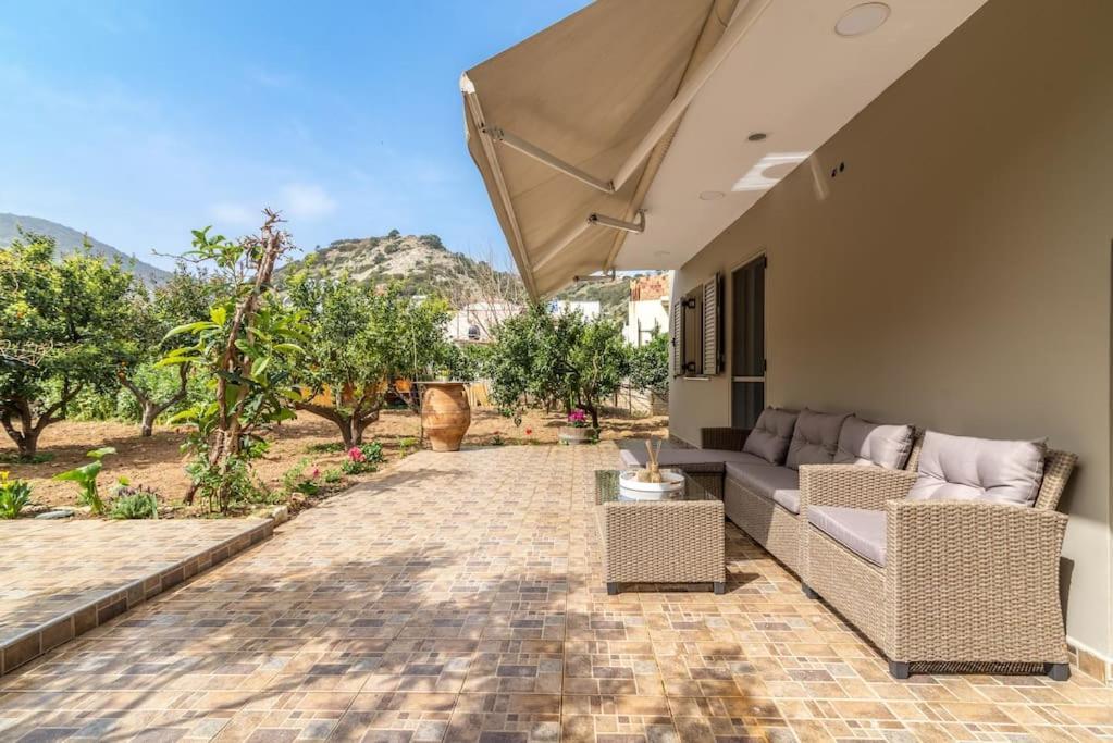 Citrea Stylish House With Garden Near *